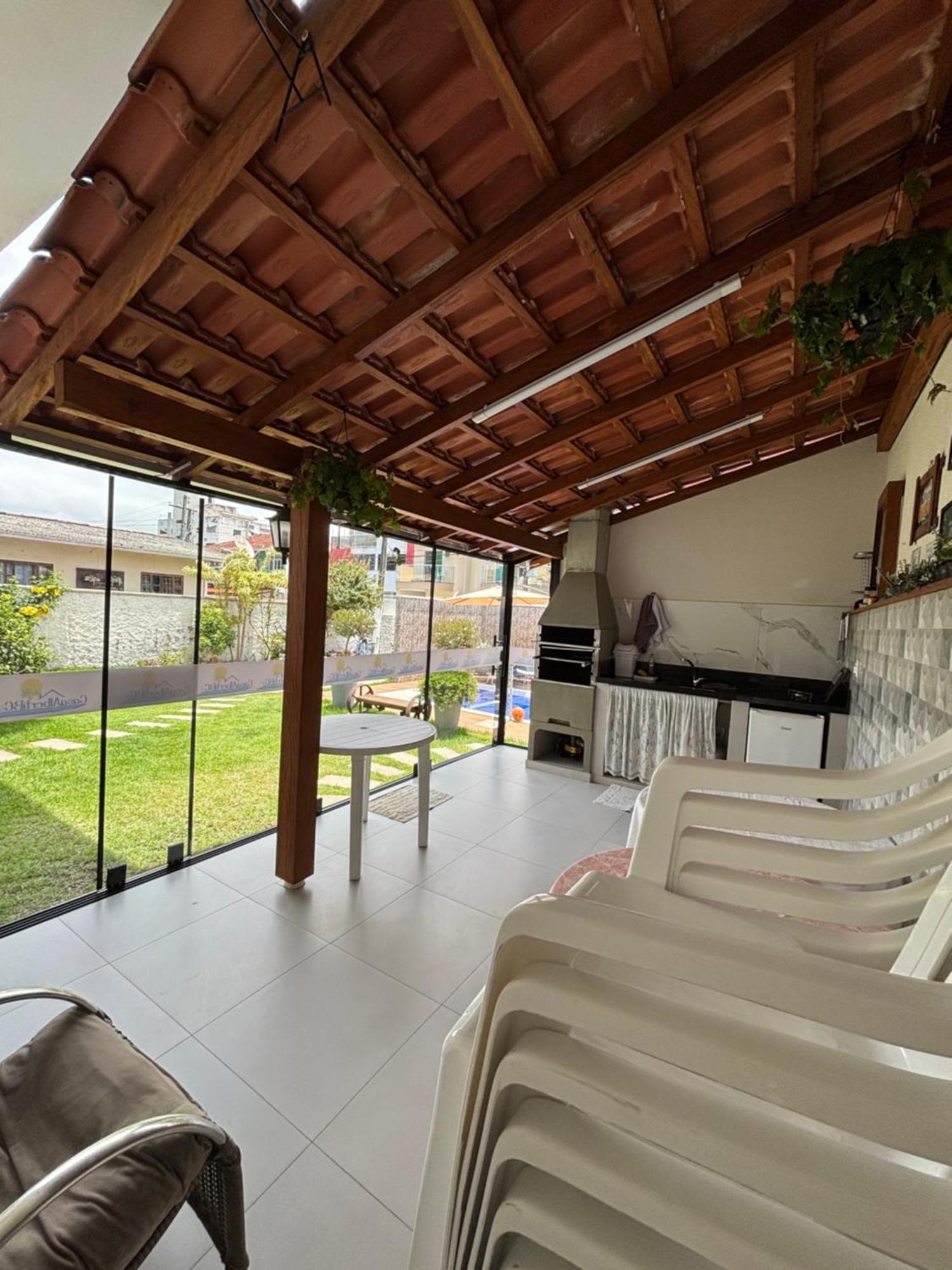 Casa de férias Casa Com Piscina Casaalbertibc